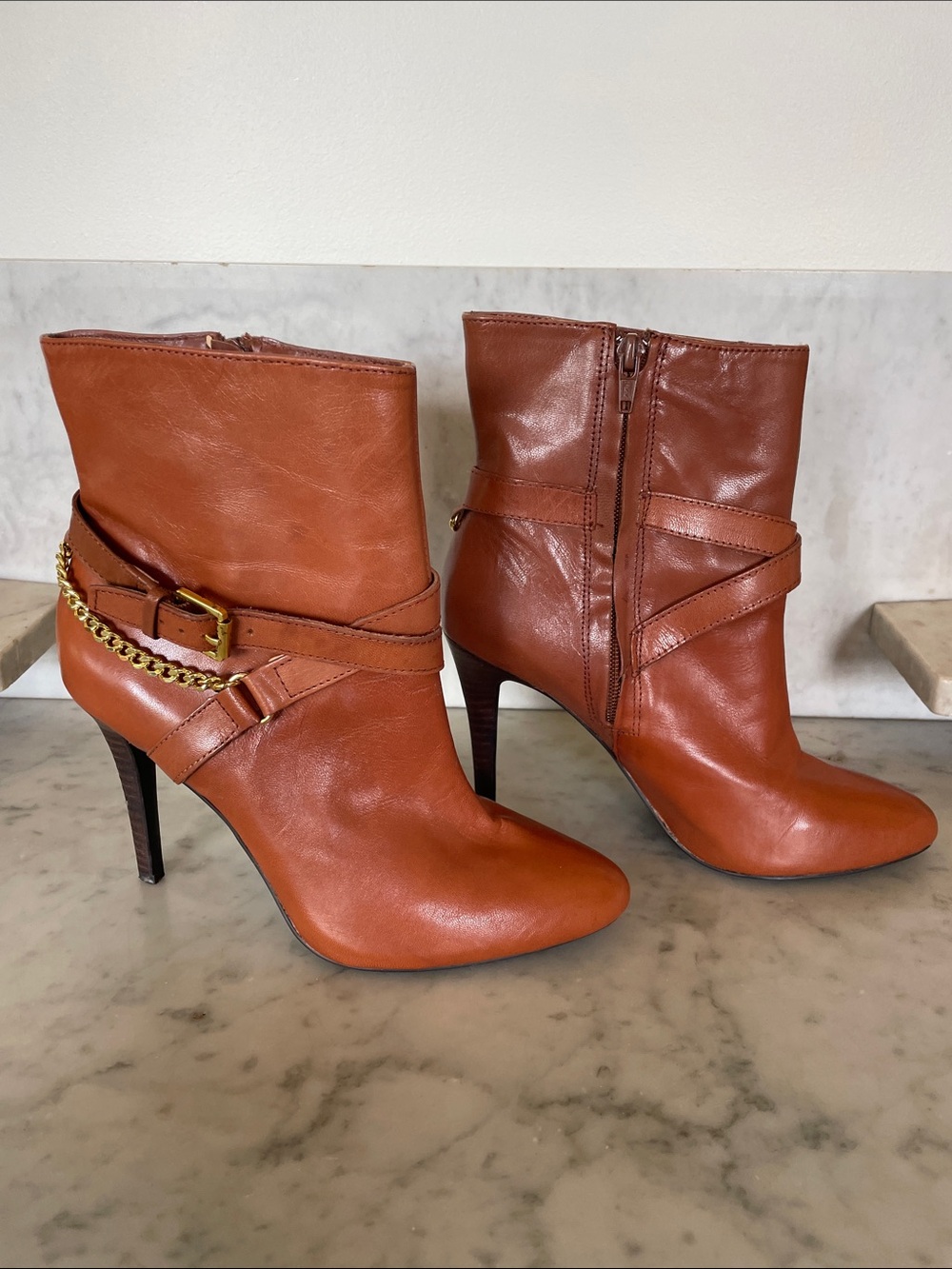 RALPH LAUREN Laurie Camel Leather Ankle Booties with Gold Chain Detail 7M